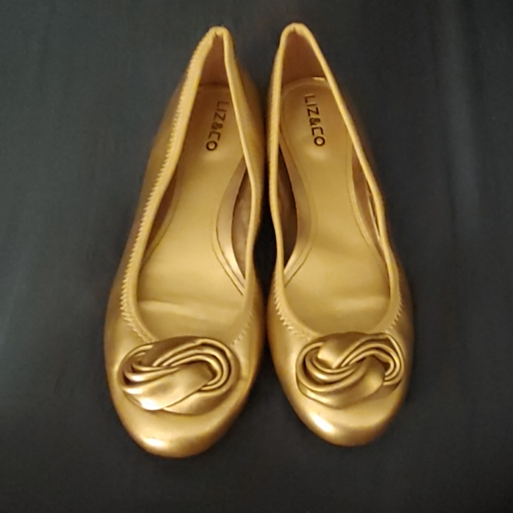 Liz & Co Gold Flats